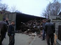 TIR cu fier vechi, rasturnat!