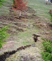 Alunecari de teren si pericol de inundatii la Dolu