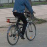 Biciclist accidentat grav de un autoturism