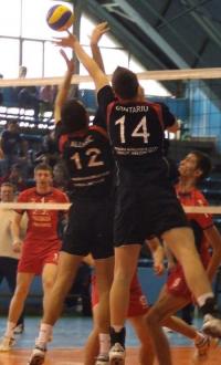 Doua victorii la limita pentru nationala masculina de volei