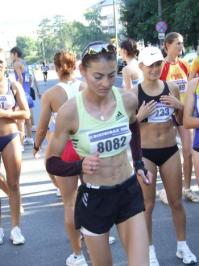 Paula Todoran si Simona Maxim alearga alaturi de campioana olimpica de la Beijing