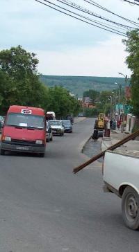 Strazile din municipiu, asfaltate cu viteza melcului