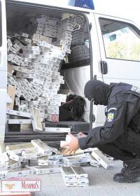 Baxuri de tigari confiscate de inspectorii vamali