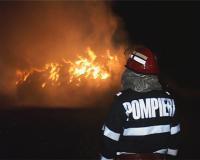 Doua gospodarii incendiate, la Sici si Tusa
