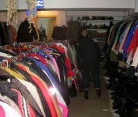 Magazinele second-hand, preferate pe timp de criza