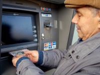 In Salaj: Mai putin de 15 la suta din pensionari primesc pensiile pe carduri