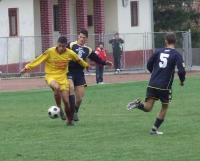 Le lipseste omul de gol