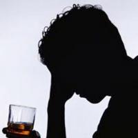 Dependenta de alcool se poate trata pe internet       