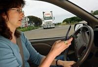 Trei amenzi pentru folosirea mobilului la volan