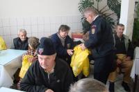 Pompierii au impartit daruri de sarbatori