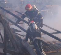 Incendiu stins la timp de pompieri
