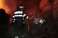 Ferma de animale, cuprinsa de flacari