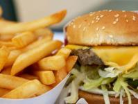 Taxa pe fast-food-uri si prajituri