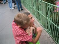 Autoritatile locale intind o mana de ajutor copiilor cu probleme Autoritatile locale intind o mana de ajutor copiilor cu probleme