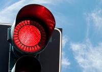 Minor accidentat pe rosu la semafor