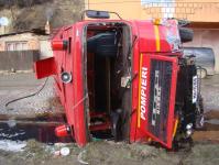 Masina pompierilor - rasturnata intr-un accident de circulatie
