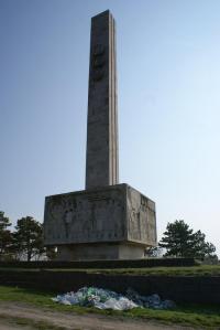 Monumentul de la Guruslau - bordel in aer liber