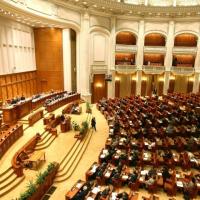 Criza pentru plebe, dezmat pentru parlamentari