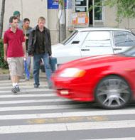 Opt permise suspendate pentru neacordarea prioritatii pietonilor