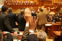 Banii de cazare pentru deputati, injumatatiti