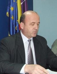 Prefectul Vegh, pus la treaba de Boc
