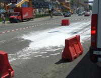 Un sofer a vopsit carosabilul din centrul Zalaului