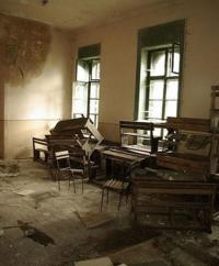 Sute de copii vor invata in conditii insalubre 