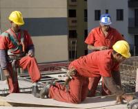 Firmele din servicii si constructii fac angajari