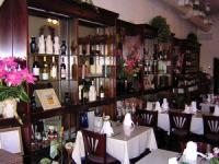 Consilierii municipali baga mana in buzunarele comerciantilor