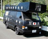 Isterie in masa pentru duba neagra cu chinezi