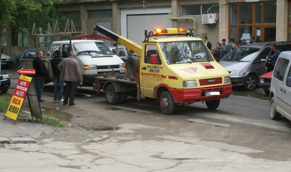 Mașinile parcate neregulamentar în Zalău vor fi ridicate de una dintre