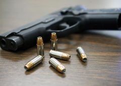 Zeci de arme de foc și mii de muniții au fost descoperite și confiscate de polițiștii din Sălaj