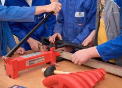 Zeci de elevi sălăjeni vor învăța meserii cerute de principalii angajatori din județ