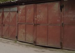 Începe demolarea garajelor. În locul lor vor fi construite locuințe pentru tineri