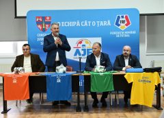 Echipament sportiv pentru 77 de echipe