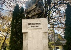 Lucrări de reparații la bustul lui Corneliu Coposu