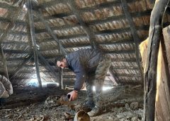 Casa lui Anton din Bădăcin, un blid, o iagă cu oloi și urmele celor care au iubit și au fost iubiți