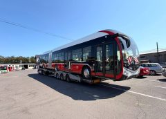 Primul autobuz electric articulat de 18 metri a ajuns la Zalău